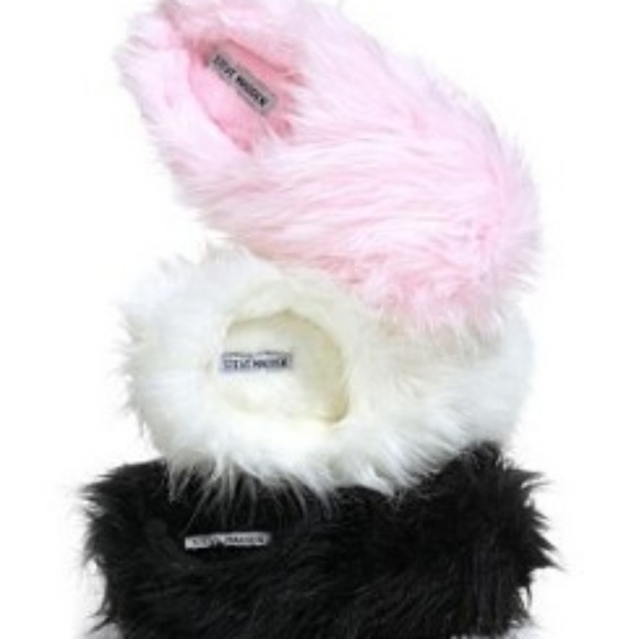 Shoes - Fuzzy slippers